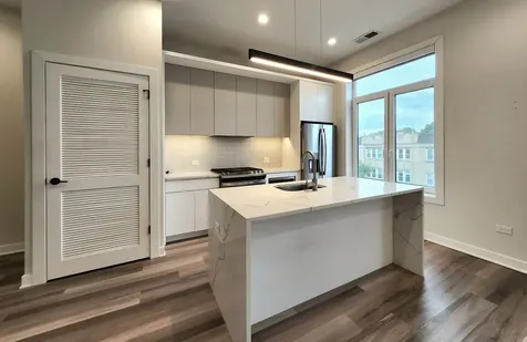 1348 West Roscoe Street Chicago IL 60657