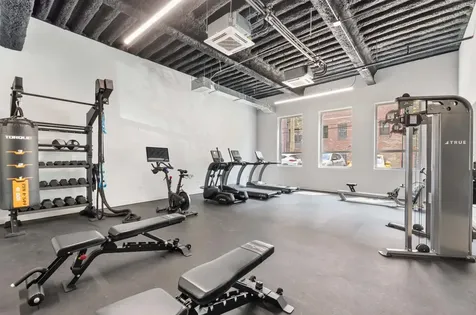 948 West Sunnyside Avenue Chicago IL 60640