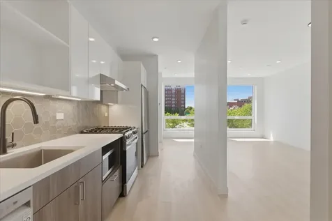 948 West Sunnyside Avenue Chicago IL 60640