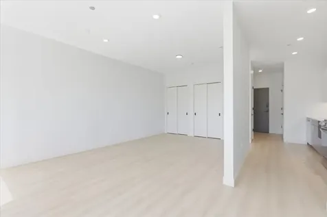 948 West Sunnyside Avenue Chicago IL 60640
