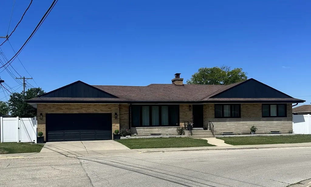 8425 West Sunnyside Avenue Chicago IL 60656