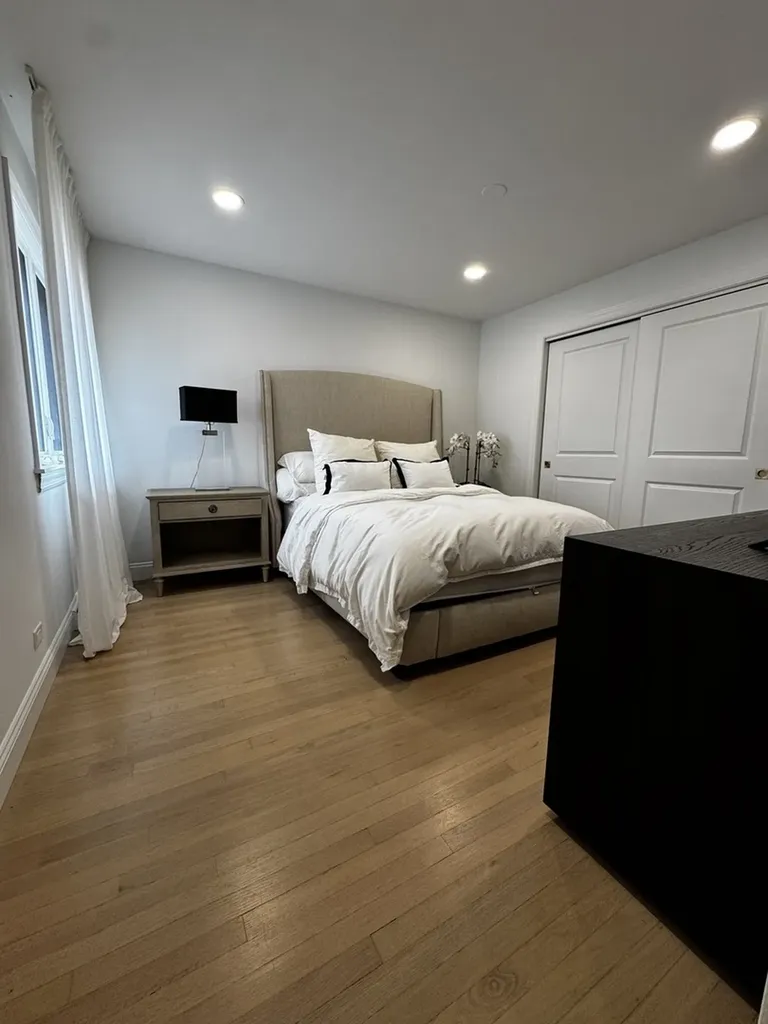 8425 West Sunnyside Avenue Chicago IL 60656