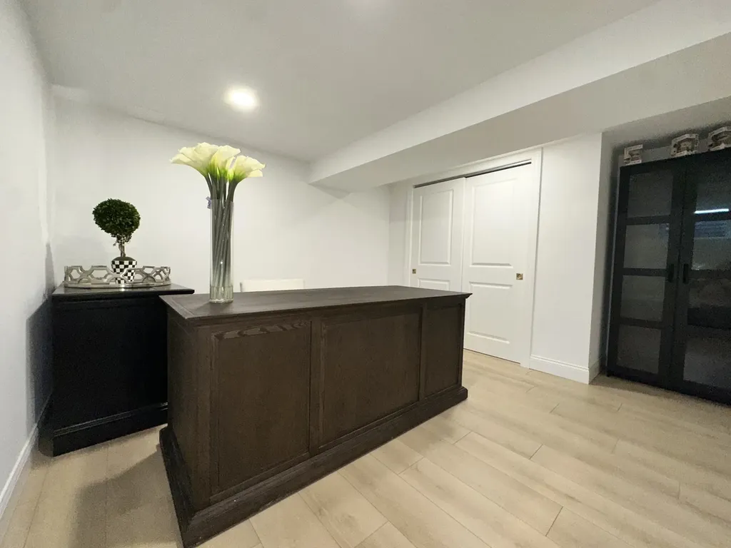 8425 West Sunnyside Avenue Chicago IL 60656