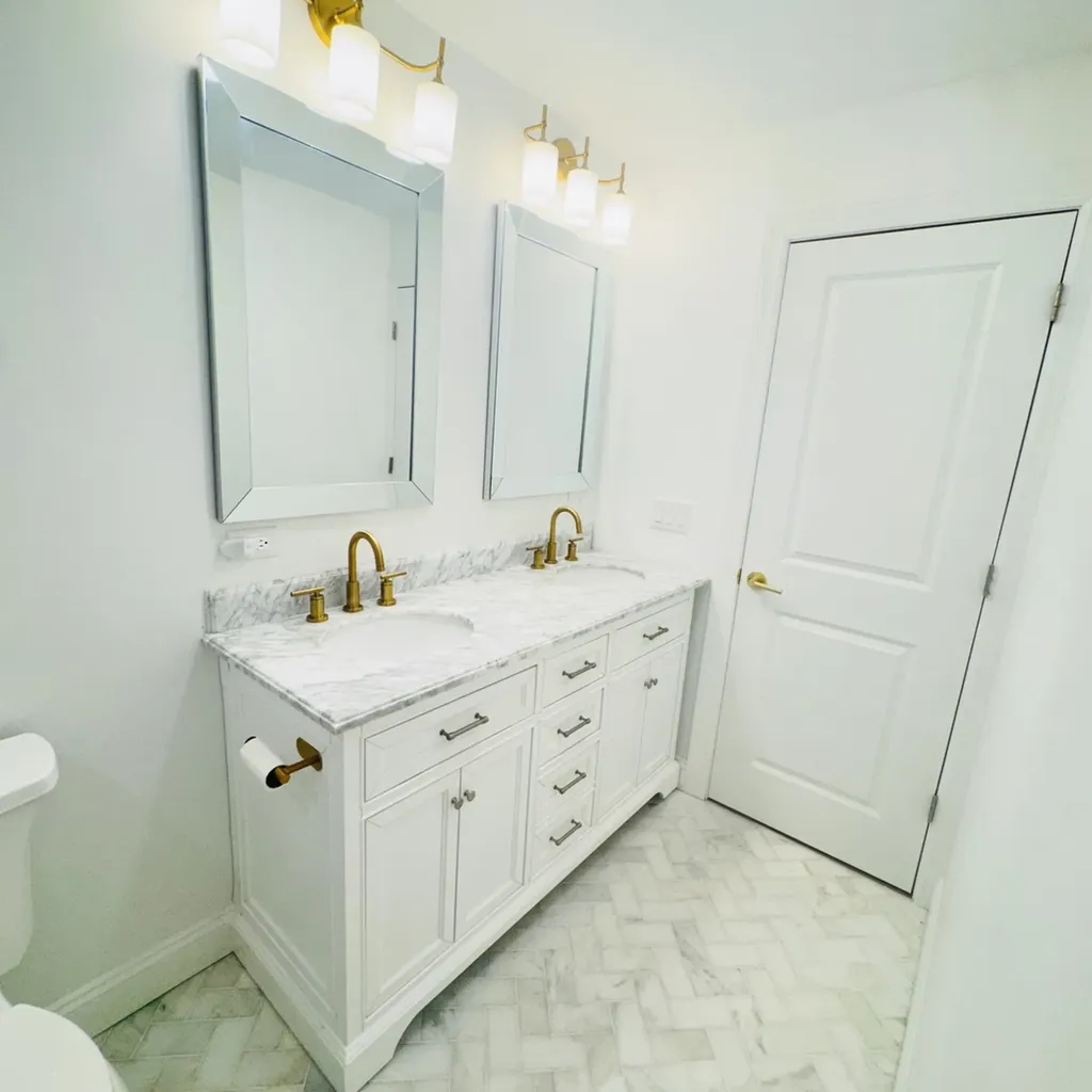 8425 West Sunnyside Avenue Chicago IL 60656