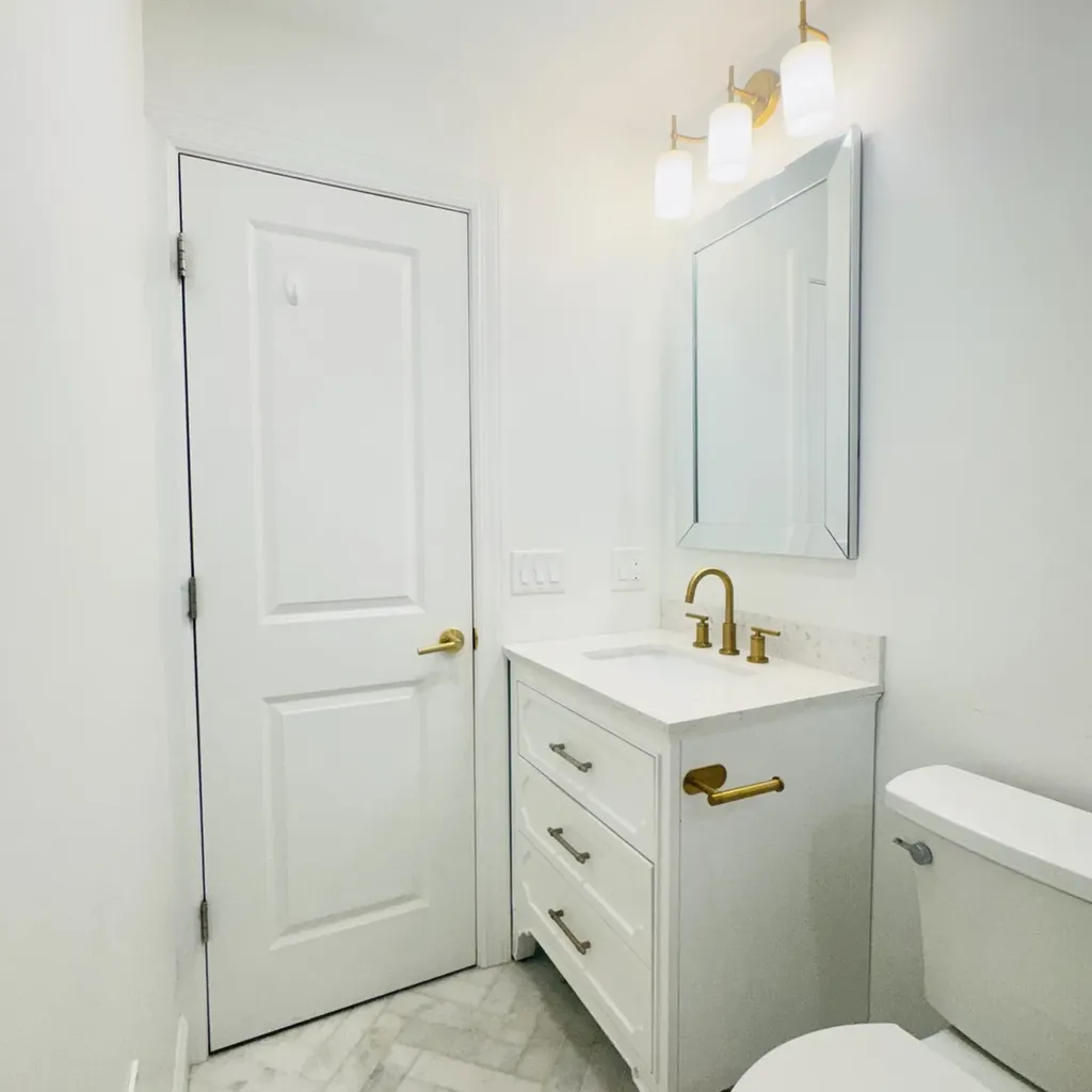 8425 West Sunnyside Avenue Chicago IL 60656