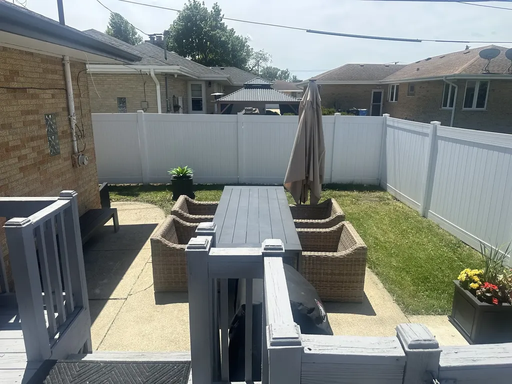 8425 West Sunnyside Avenue Chicago IL 60656