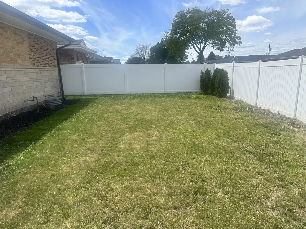 8425 West Sunnyside Avenue Chicago IL 60656