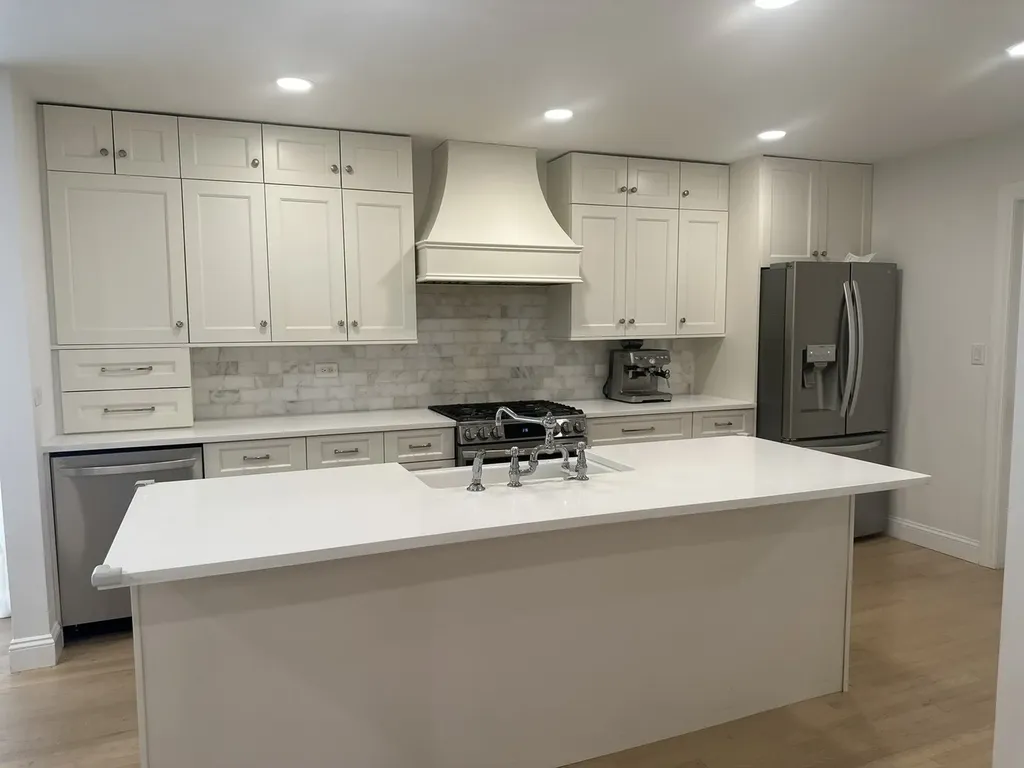 8425 West Sunnyside Avenue Chicago IL 60656
