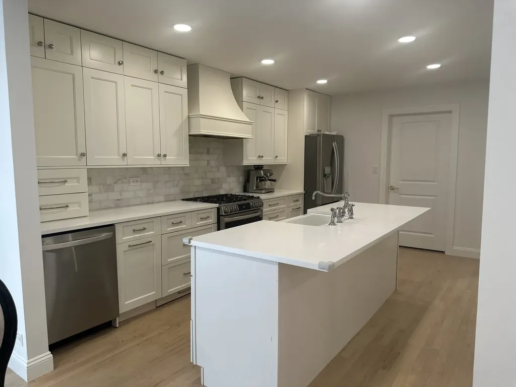 8425 West Sunnyside Avenue Chicago IL 60656
