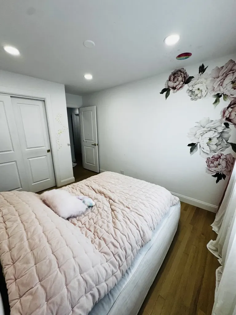 8425 West Sunnyside Avenue Chicago IL 60656