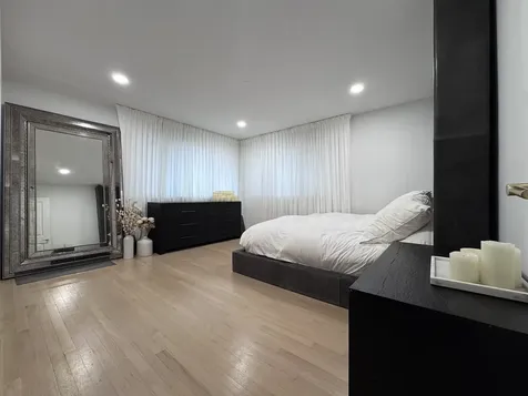 8425 West Sunnyside Avenue Chicago IL 60656