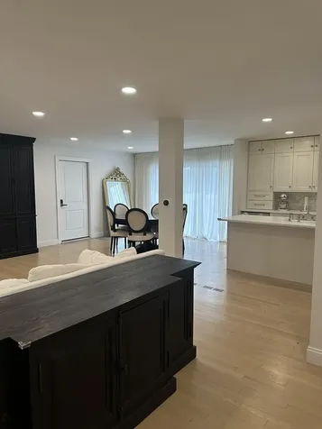 8425 West Sunnyside Avenue Chicago IL 60656