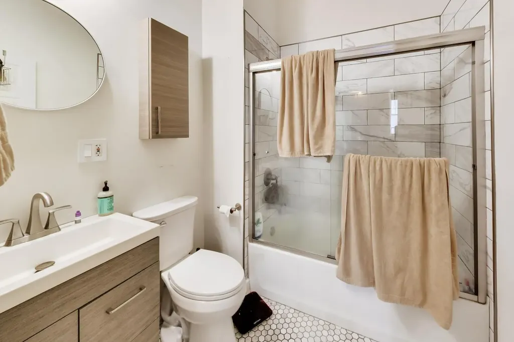 2455 North Sawyer Avenue Chicago IL 60647