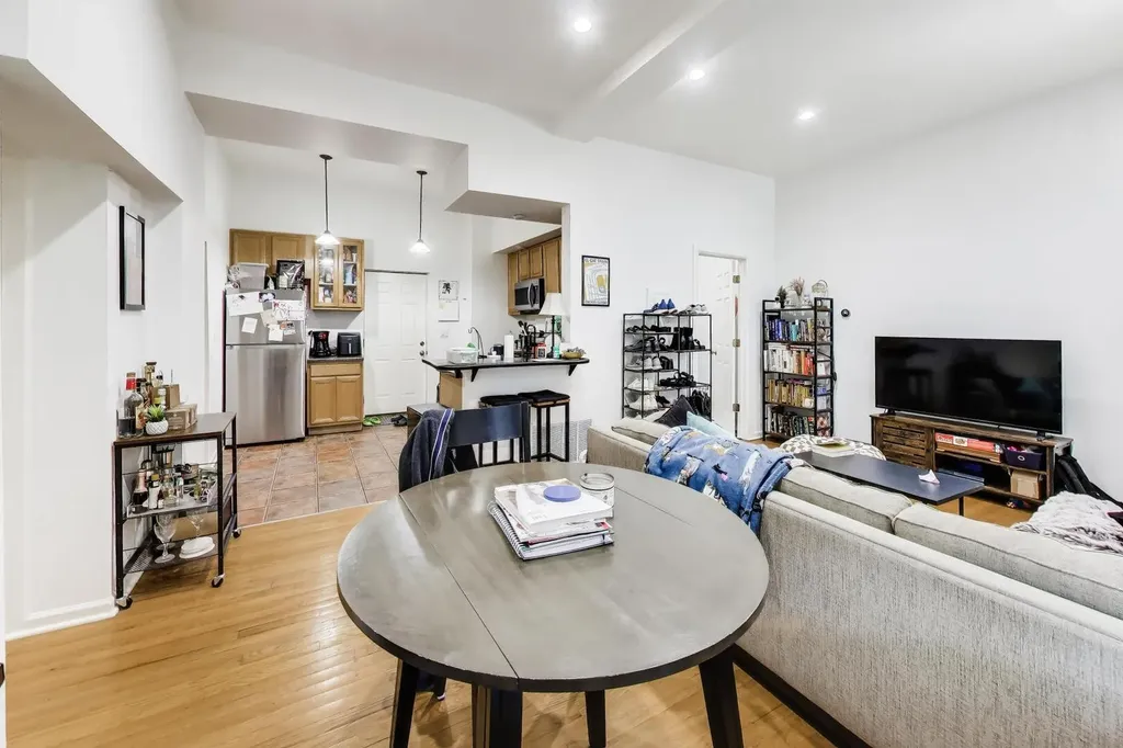 2455 North Sawyer Avenue Chicago IL 60647