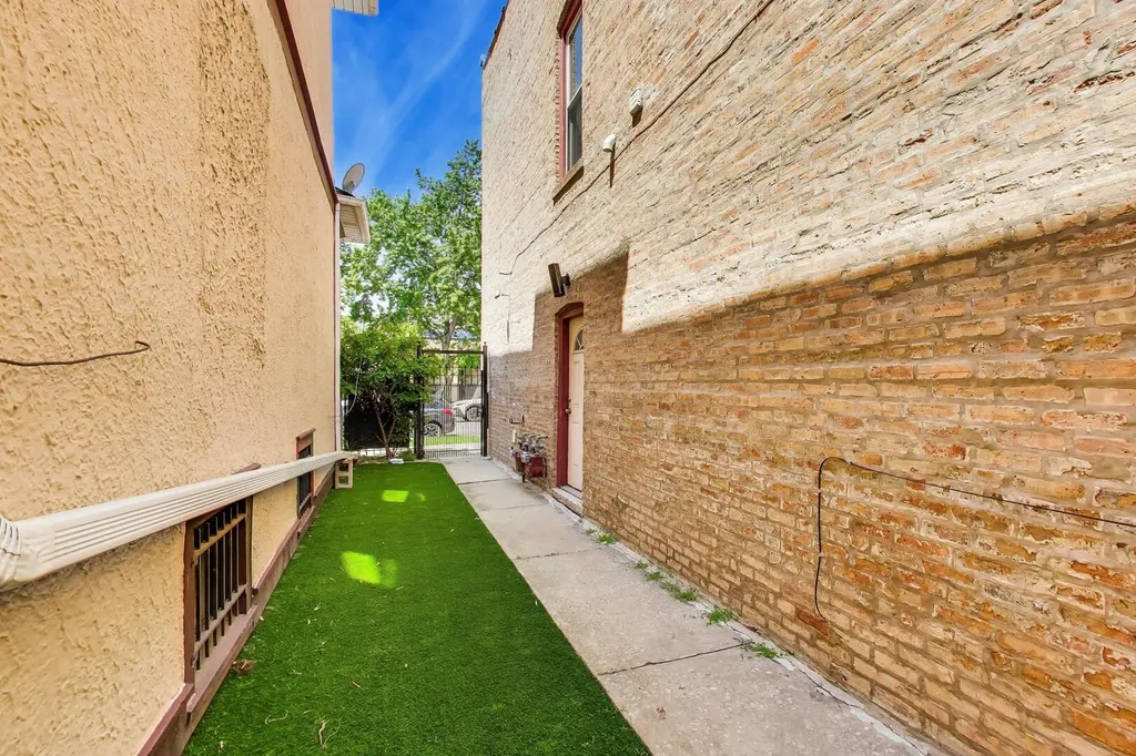 2455 North Sawyer Avenue Chicago IL 60647