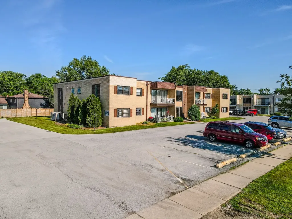 18320 Cherry Creek Drive Homewood IL 60430