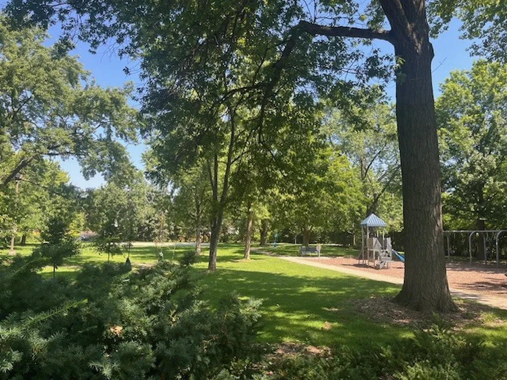 4825 Hull Street Skokie IL 60077