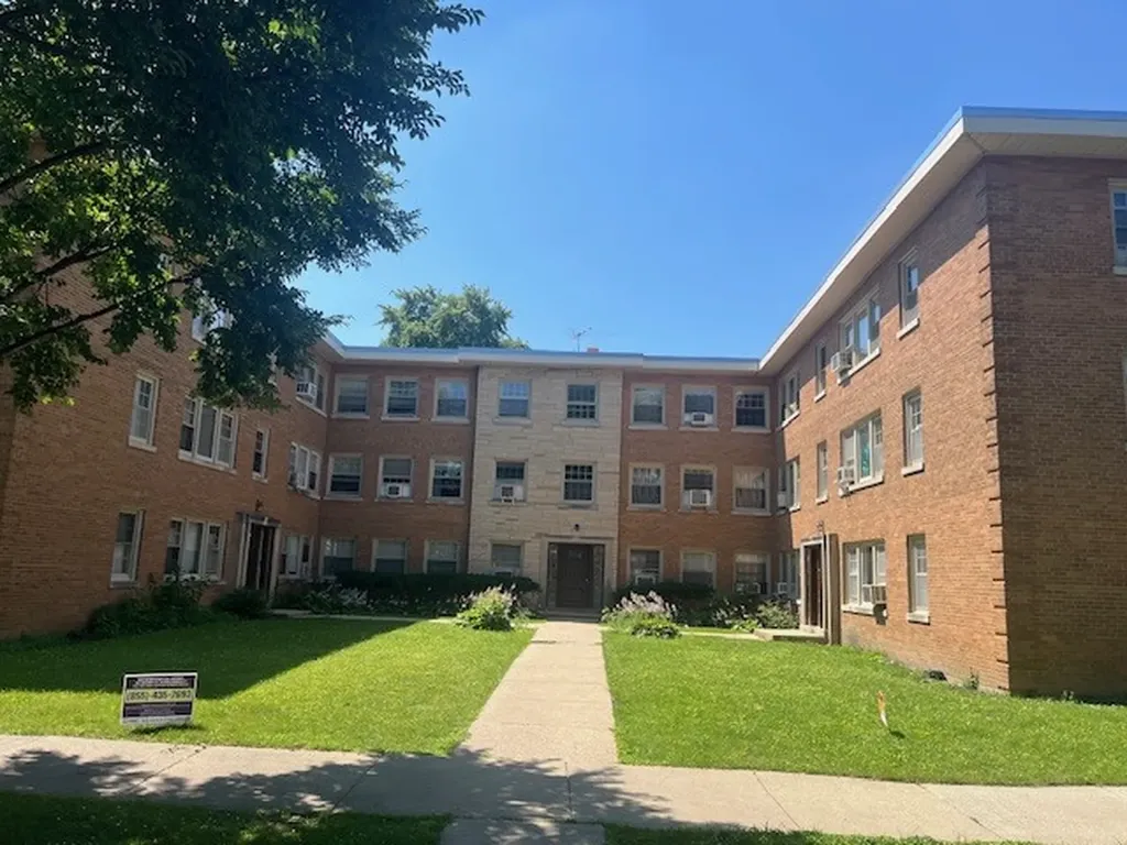 4825 Hull Street Skokie IL 60077