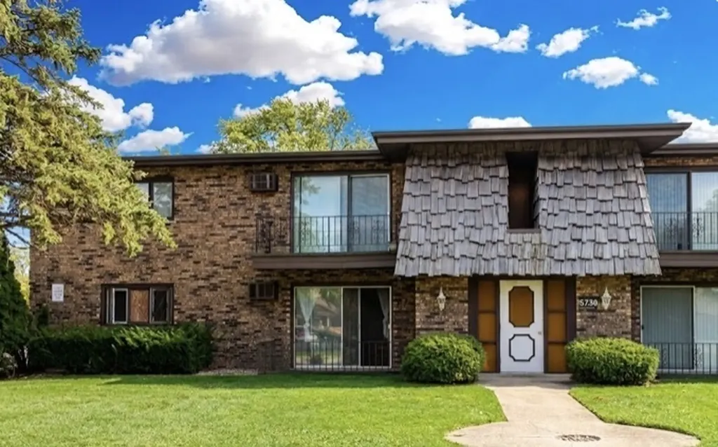 5739 129TH Street Crestwood IL 60418