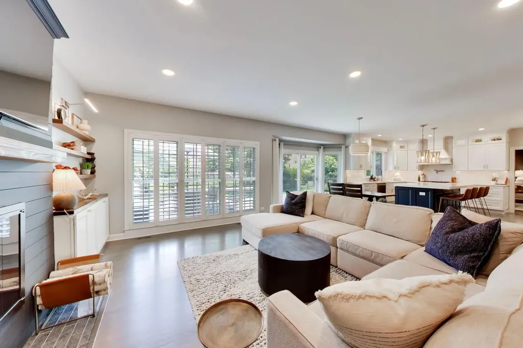 724 Fairfield Court Westmont IL 60559