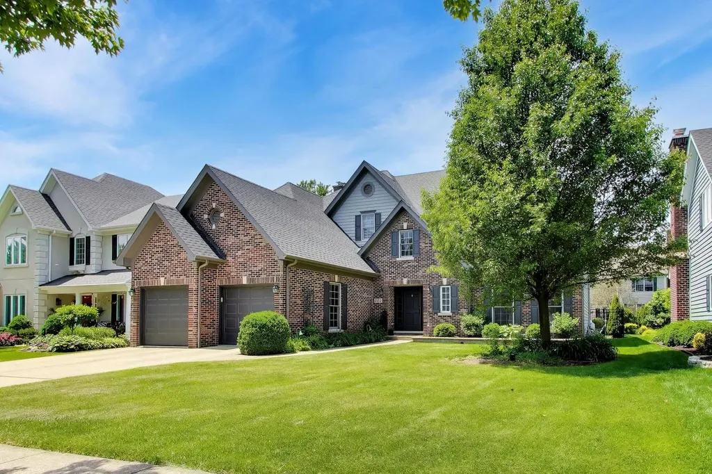 724 Fairfield Court Westmont IL 60559