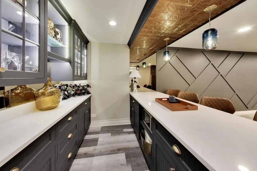 724 Fairfield Court Westmont IL 60559