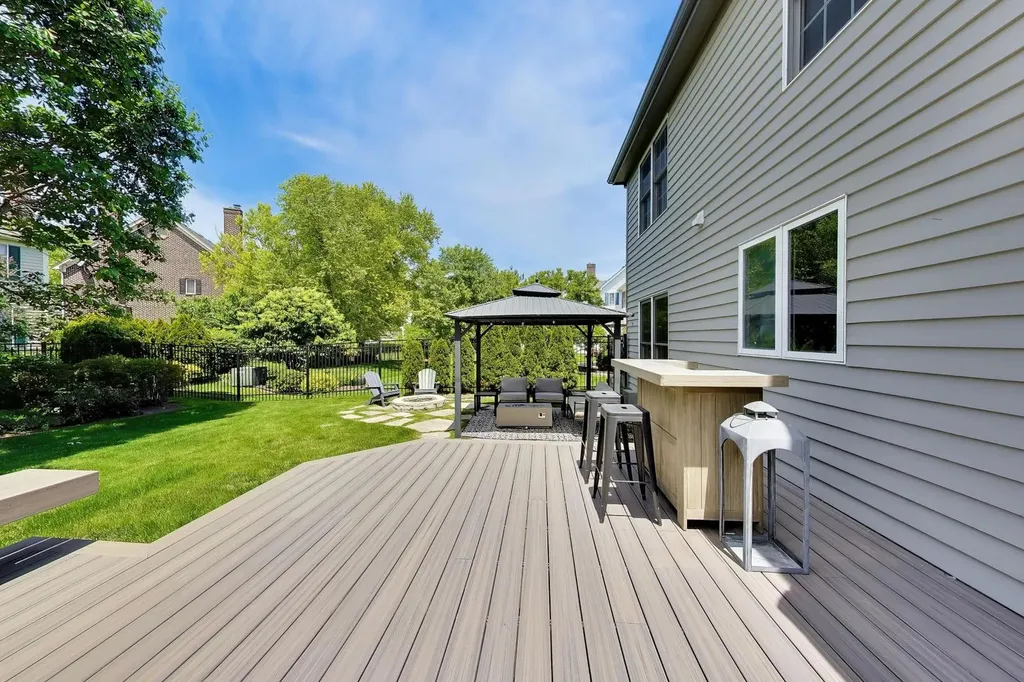 724 Fairfield Court Westmont IL 60559