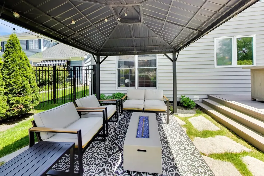 724 Fairfield Court Westmont IL 60559