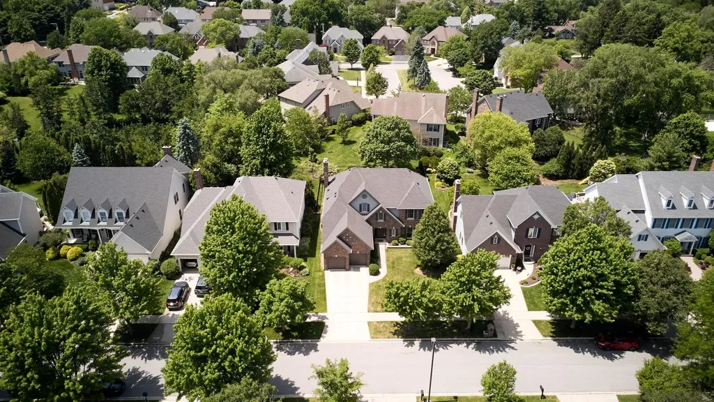 724 Fairfield Court Westmont IL 60559