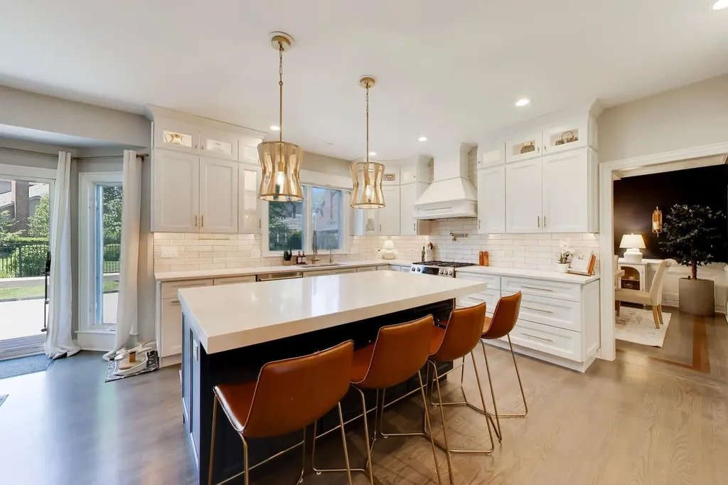 724 Fairfield Court Westmont IL 60559