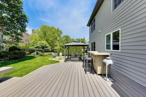 724 Fairfield Court Westmont IL 60559