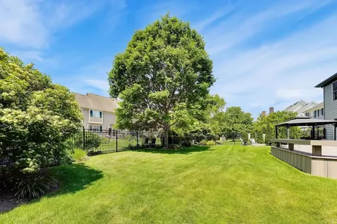 724 Fairfield Court Westmont IL 60559
