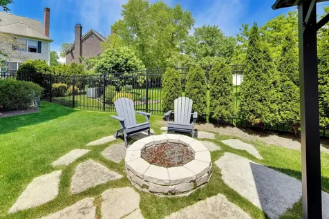 724 Fairfield Court Westmont IL 60559
