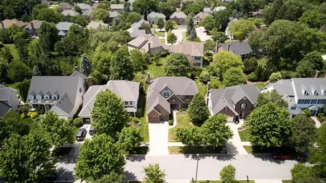 724 Fairfield Court Westmont IL 60559