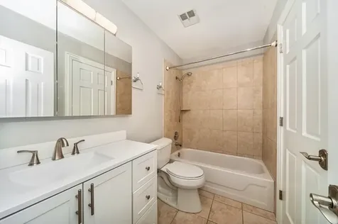 608 Inverrary Lane Deerfield IL 60015
