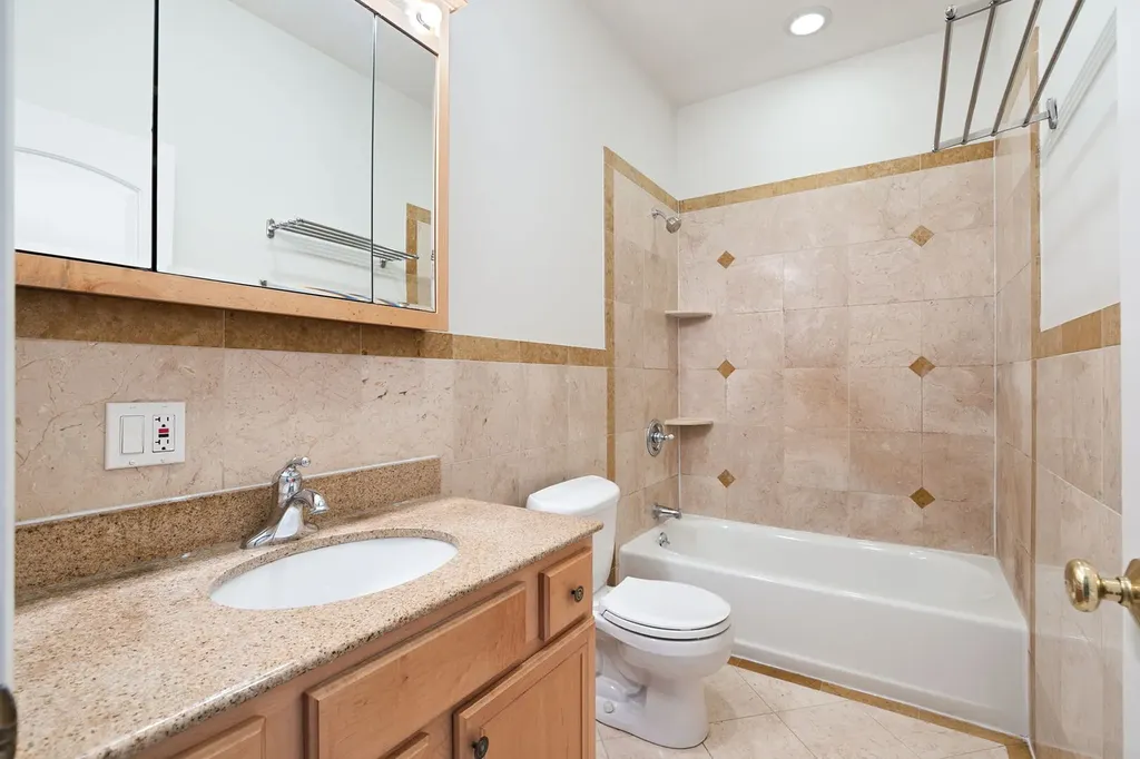 2049 West Morse Avenue Chicago IL 60645