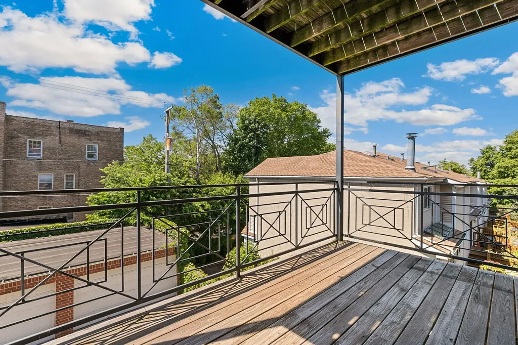 2049 West Morse Avenue Chicago IL 60645