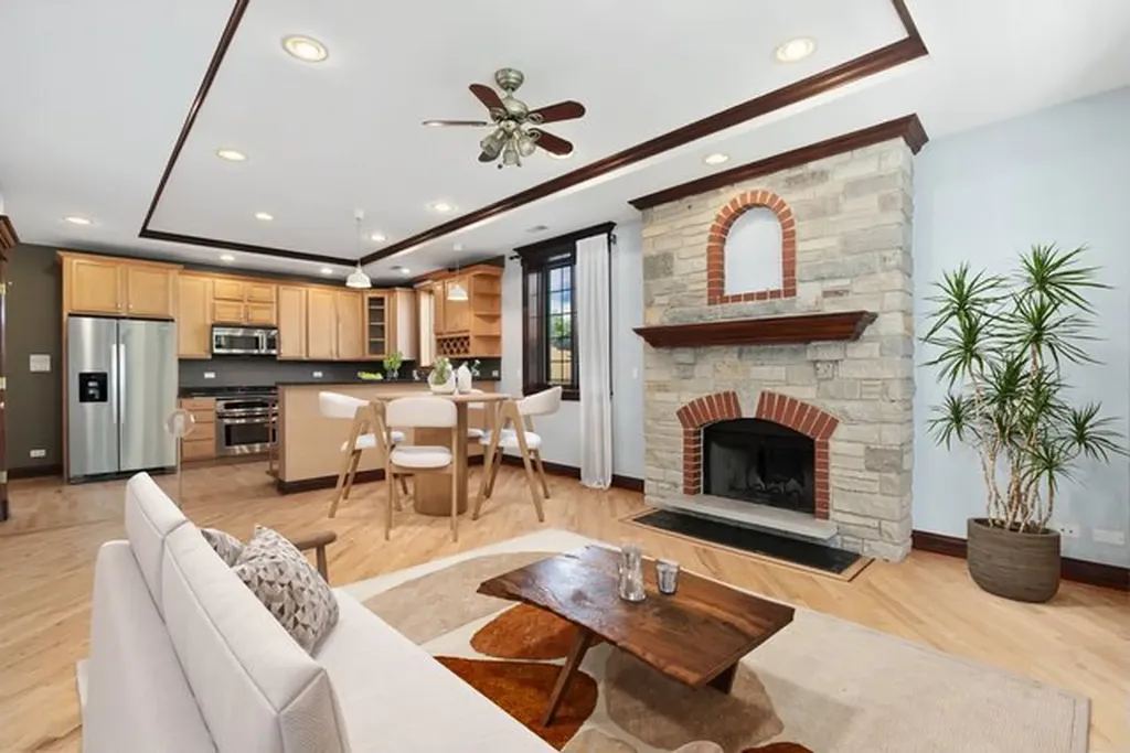 2049 West Morse Avenue Chicago IL 60645