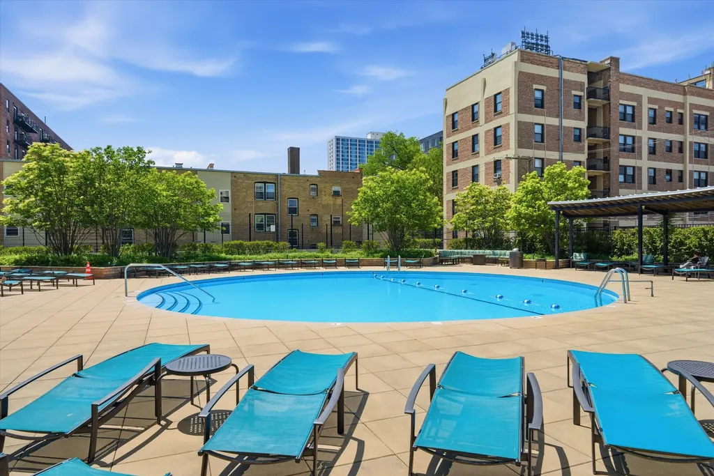 3930 North Pine Grove Avenue Chicago IL 60613