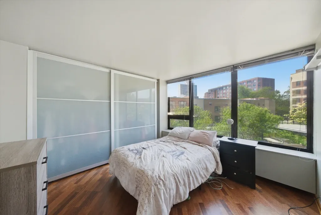 3930 North Pine Grove Avenue Chicago IL 60613