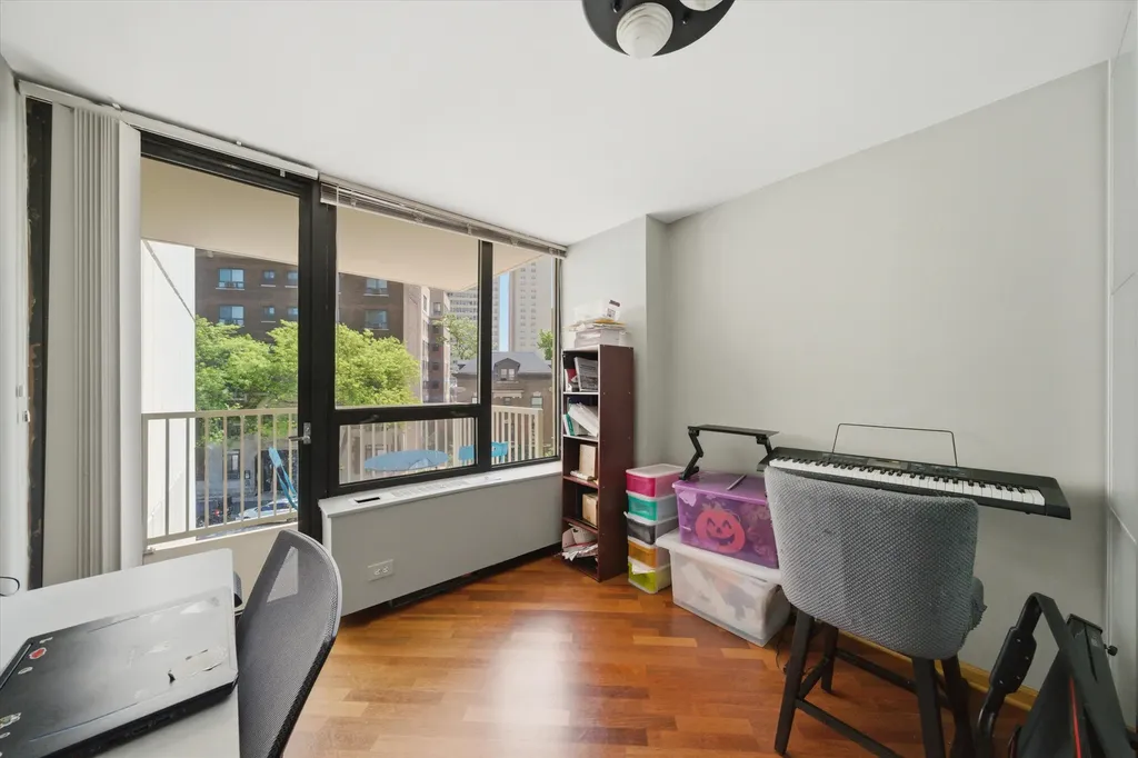 3930 North Pine Grove Avenue Chicago IL 60613