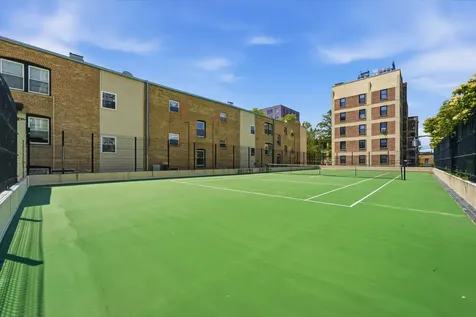 3930 North Pine Grove Avenue Chicago IL 60613