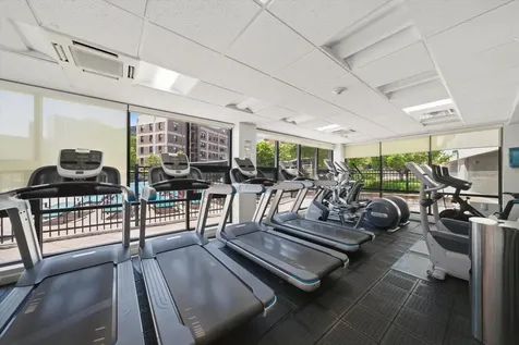 3930 North Pine Grove Avenue Chicago IL 60613