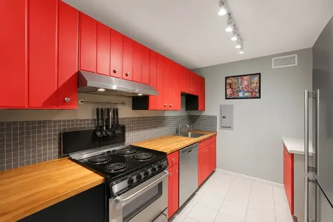 3930 North Pine Grove Avenue Chicago IL 60613