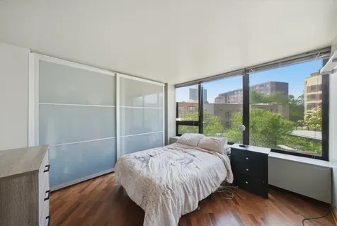 3930 North Pine Grove Avenue Chicago IL 60613