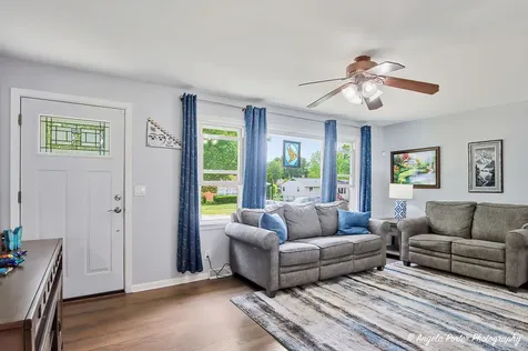348 W. Oriole Trail Cary IL 60013