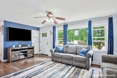 348 W. Oriole Trail Cary IL 60013