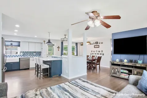348 W. Oriole Trail Cary IL 60013
