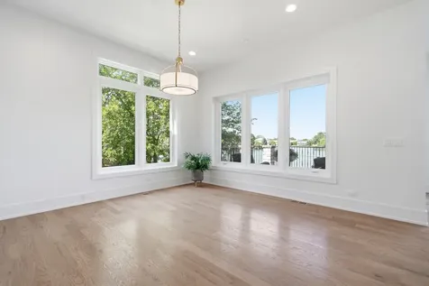 9609 Reding Circle Des Plaines IL 60016
