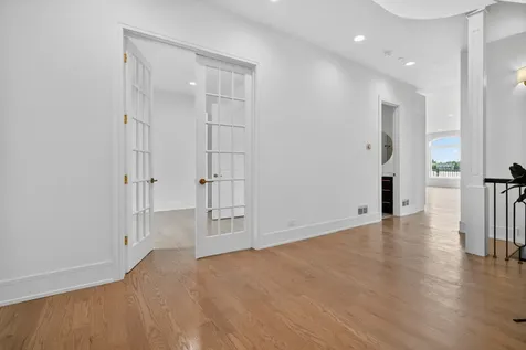 9609 Reding Circle Des Plaines IL 60016